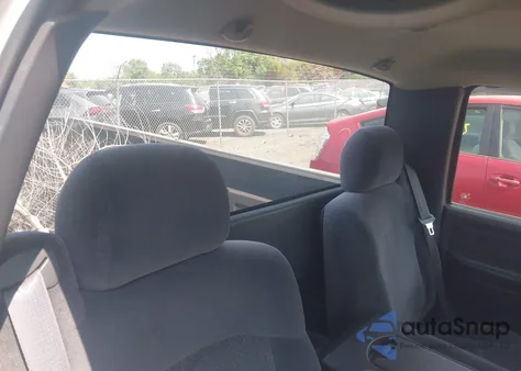 2000 Chevrolet Silverado 1500 Ls z USA, uszkodzony, nr VIN 1GCEK14T4YE213610